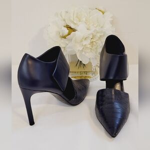 VINCE Navy Blue Snakeskin Pattern Embossed Leather Pointed-Toe Ankle Strap Heels